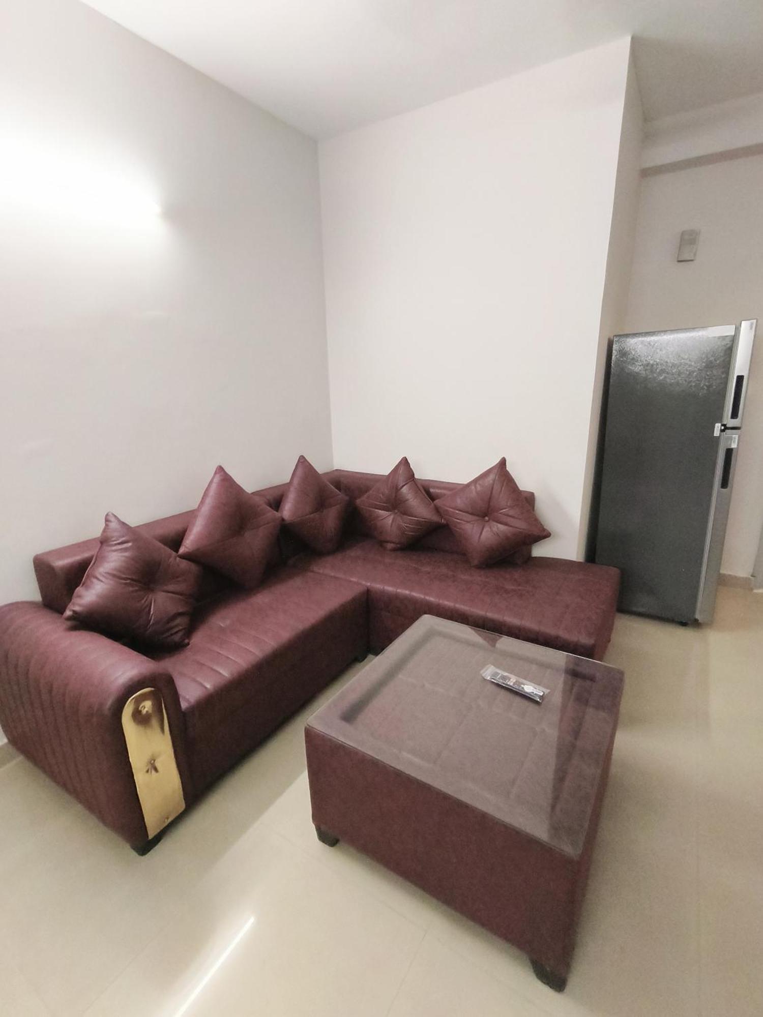 Sector143 Near Advant Office-2Bhk-Society-55" Smart Tv,10" Mattress-Spacious-Party,Couple,Family,Wfo Employes And Nri Friendly Place With Kitchen ,Living Room ,Near Candor Techspace,Advant It Park And Oxygen144 Center Noida Dış mekan fotoğraf